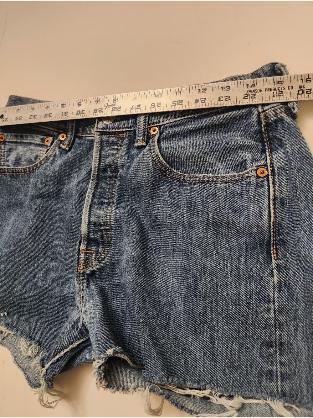 Levi's 501 High Rise Distressed Denim CutOff Shorts Size W31 Medium Wash Raw Hem - Picture 5 of 8